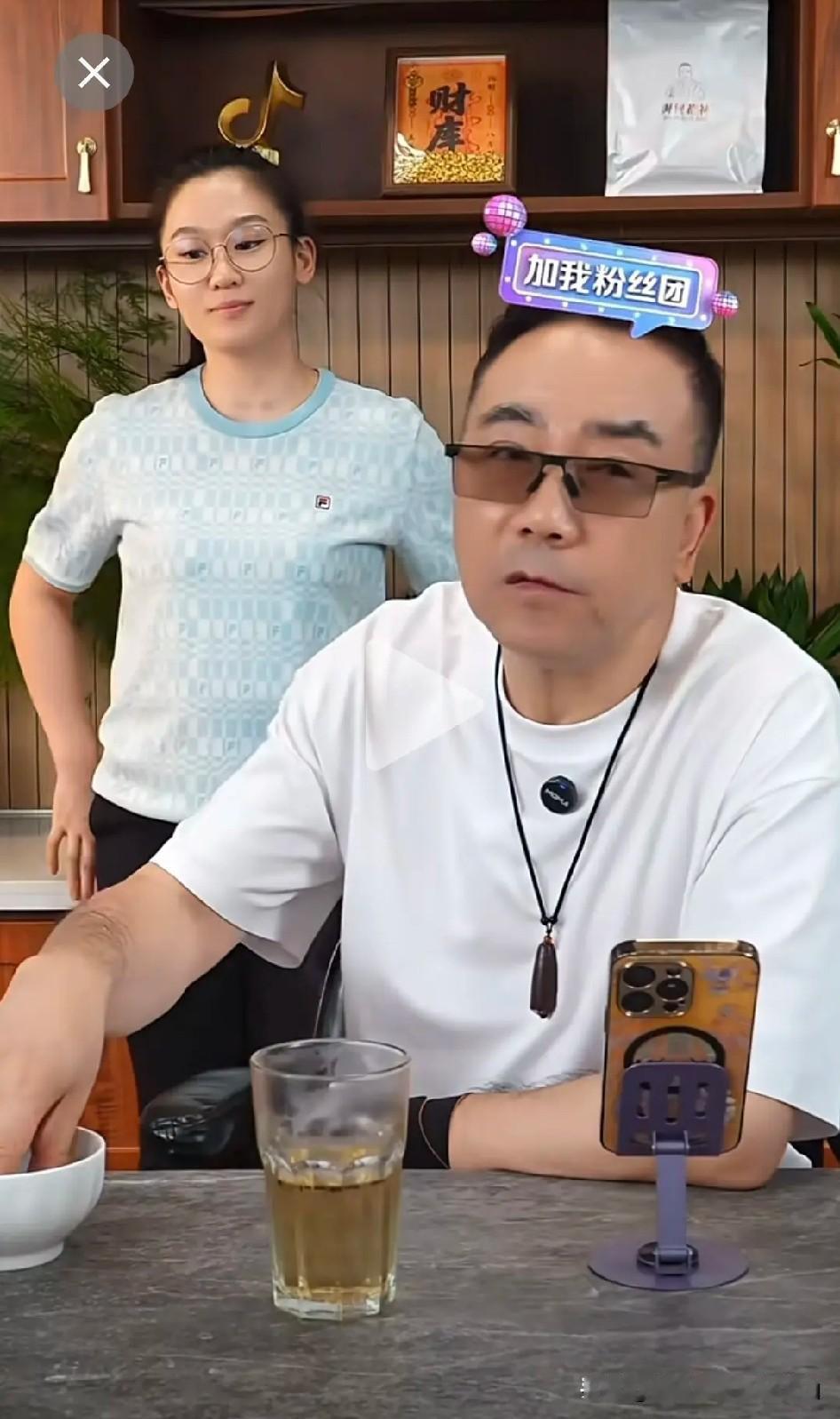 很多人等着看杨议偷着乐，他却说：郭德纲倒了，我又能得到什么？风波传开，无数
