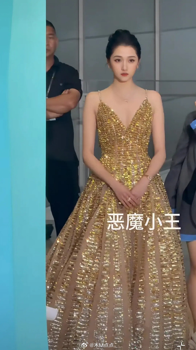 95🌸亮相白玉兰红毯生图关晓彤、张婧仪都不错，漂亮公主～王玉雯太灾难了，礼服臃
