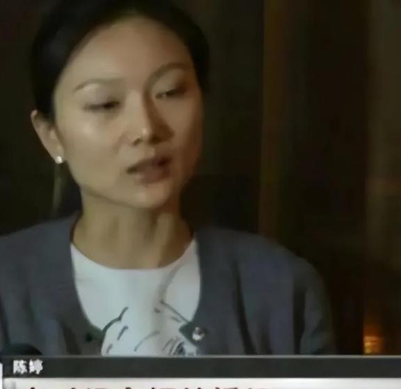 1999年，18岁的陈婷发现自己有了49岁张艺谋的孩子。陈婷打电话问张艺谋怎么办
