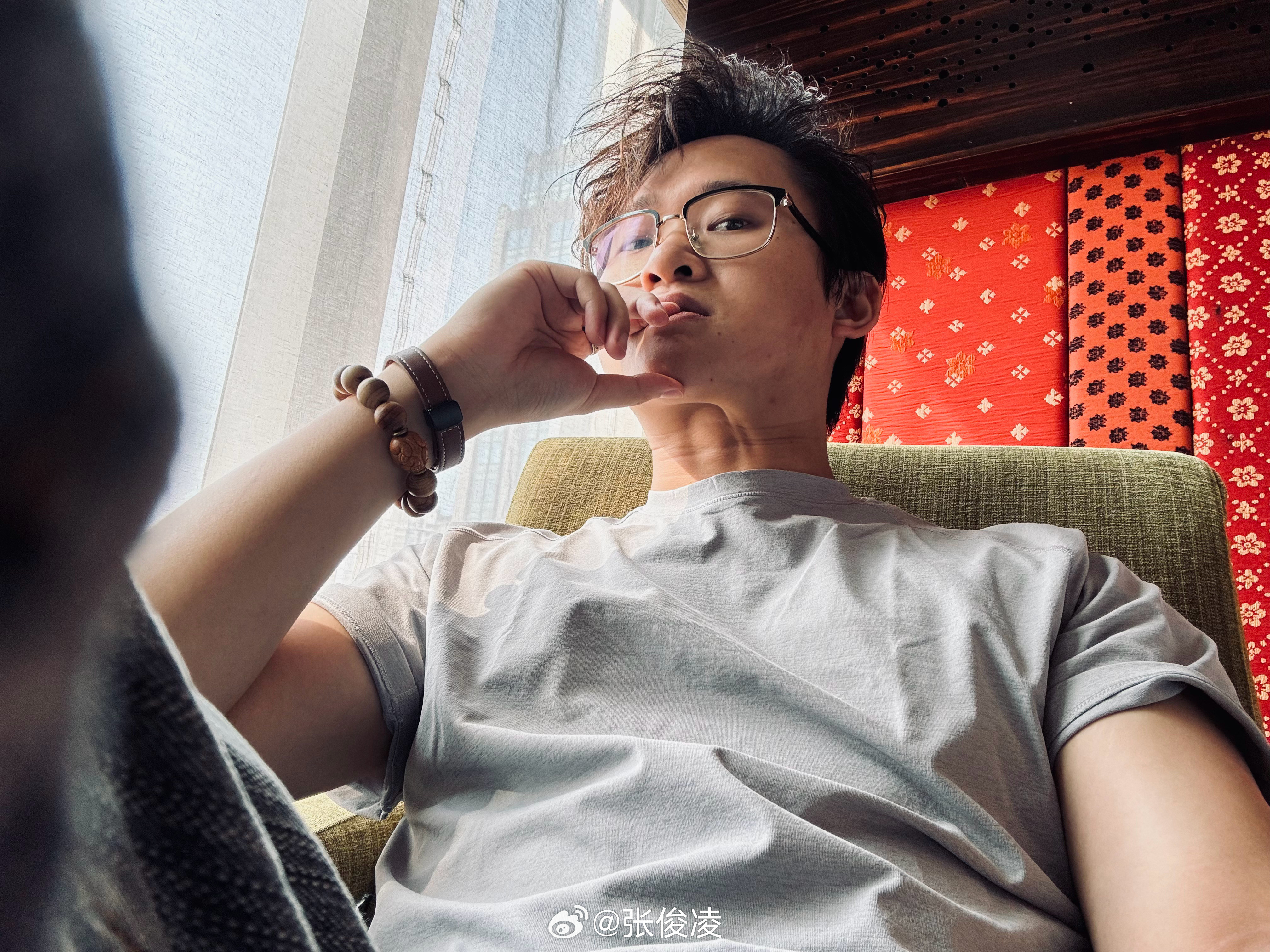 三点半左右吃完早午饭刚到家，到现在没停过就抽空贴了片止痛药，很Q的工作节奏，周末
