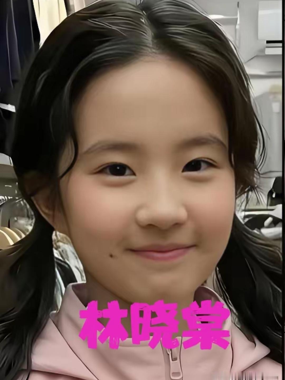2022年，深圳有个流水线上的小姑娘，本来一个月就挣两千块钱。就因为同事说她长得