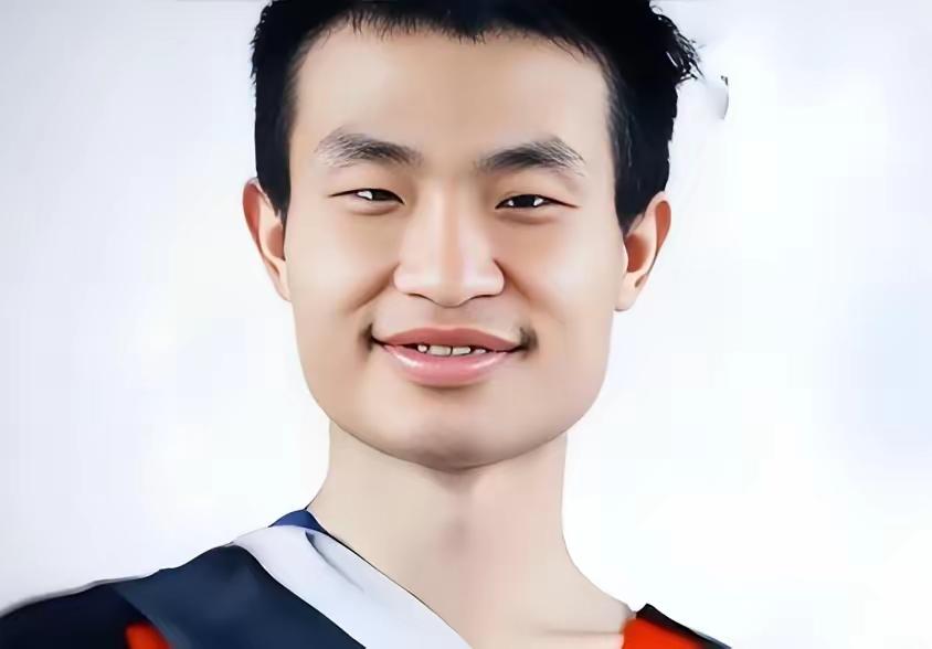 韦东奕这人，看不透。晋升了，名气响了，他倒像没事一样，天天泡在数学里。我翻了