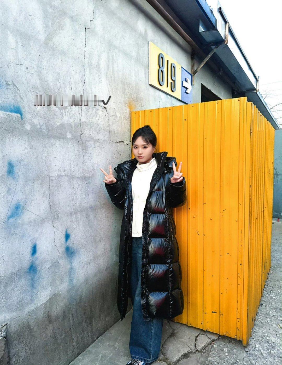 东拼西凑的照片李雪琴又瘦啦但还是那个爱比耶的宝