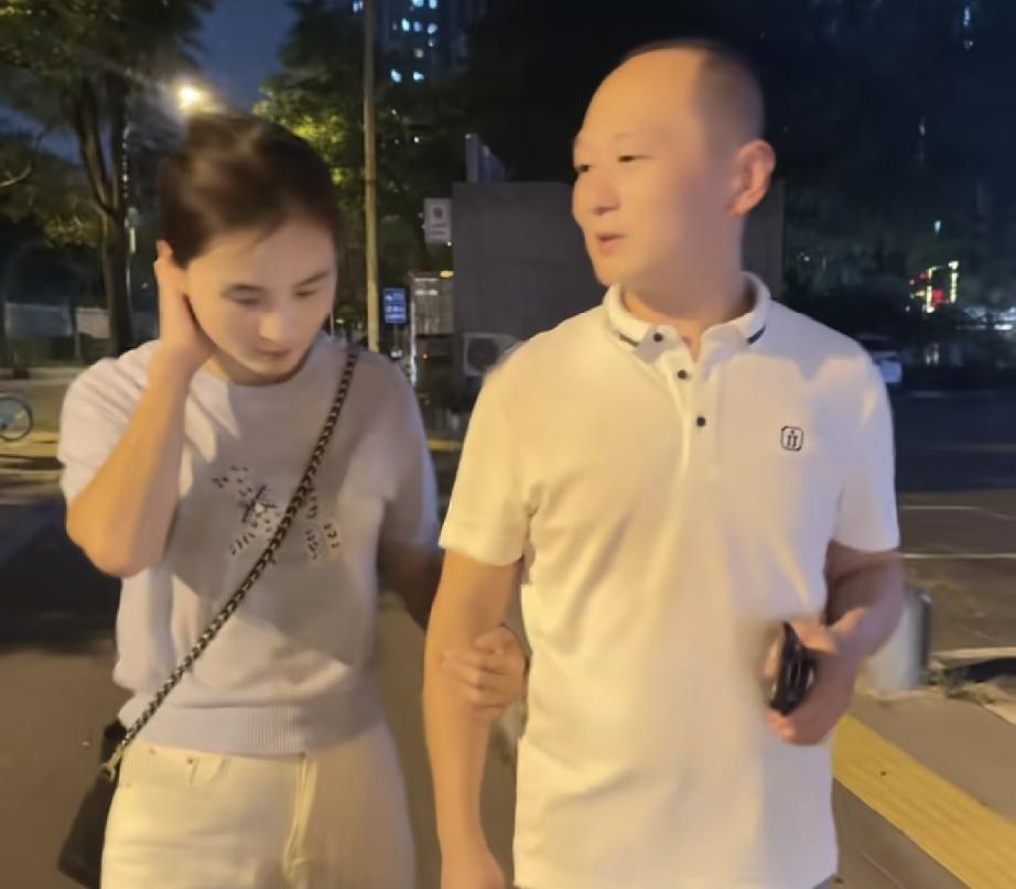 瑾汐这几天流量会很高有1点可以看出来昨天有网友在清华遇到瑾汐瑾汐回复了二哈留