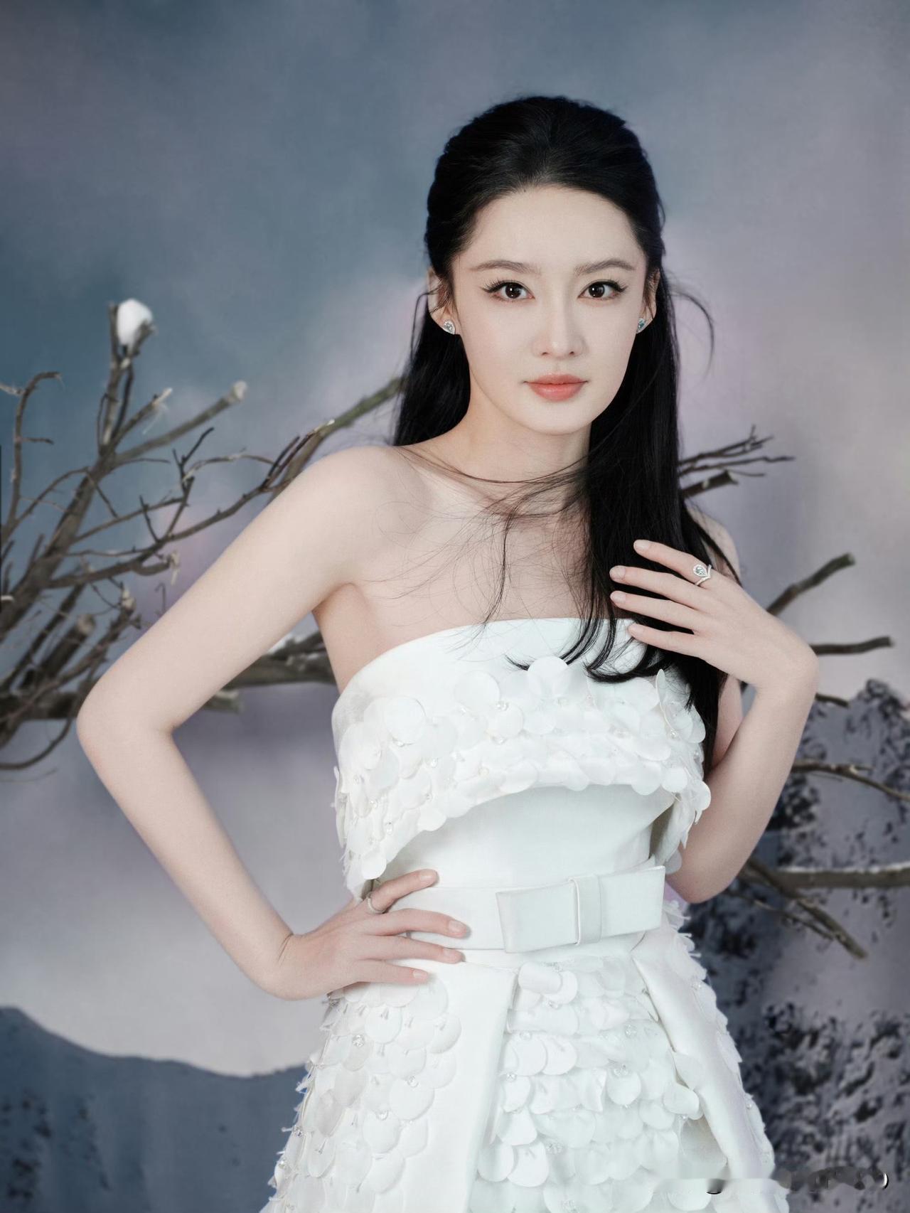 雪境中的白莲花，李沁的东方韵致之美