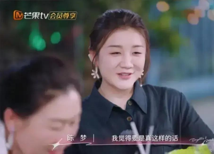 从言行举止去看，陈梦其实很黏自己的妈妈，很喜欢跟妈妈相处的，因为一起吃饭的时候，