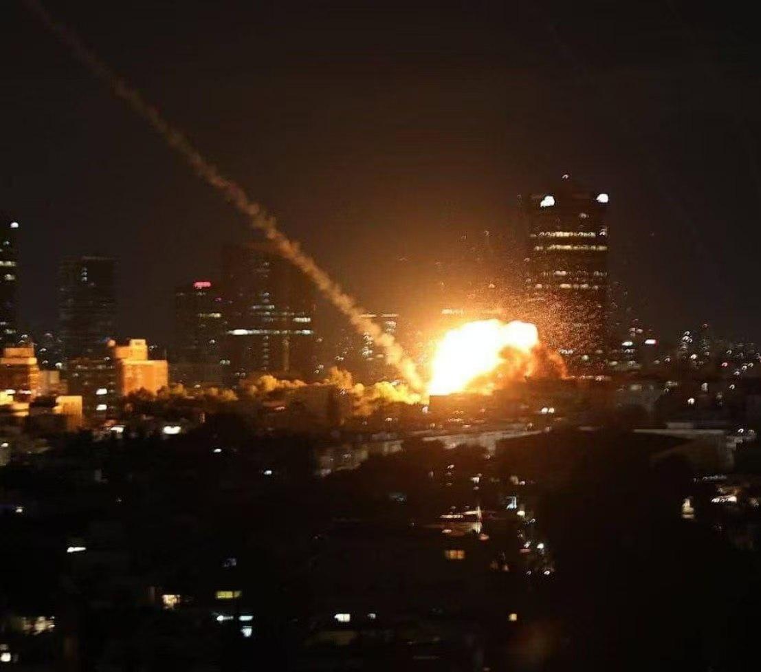 这绝不是运气，伊朗法塔赫-2高超音速导弹这是对以色列防空反导系统的绝对压制，快到