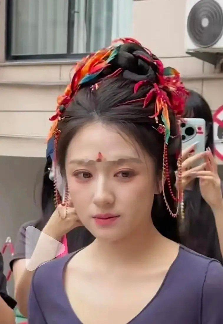 女主和女配发型一个样差别怎么这么大​