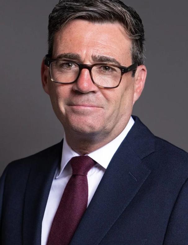 动真格了！ 上任才十天，英国首相安迪·伯纳姆便一口气砸下84亿英镑，启动四艘