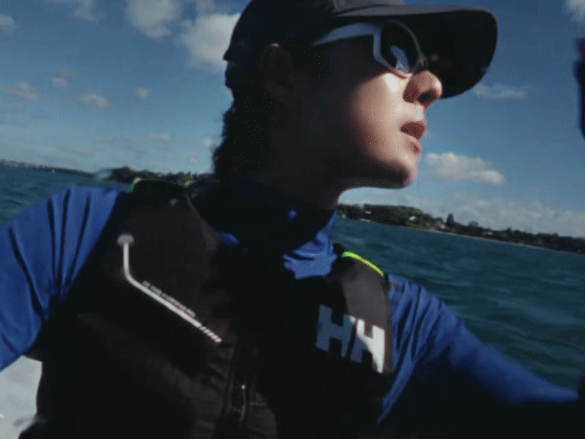 王一博是真的能凭一己之力带火一项运动，这已经是公认的事实。从街舞到赛车到攀岩，越