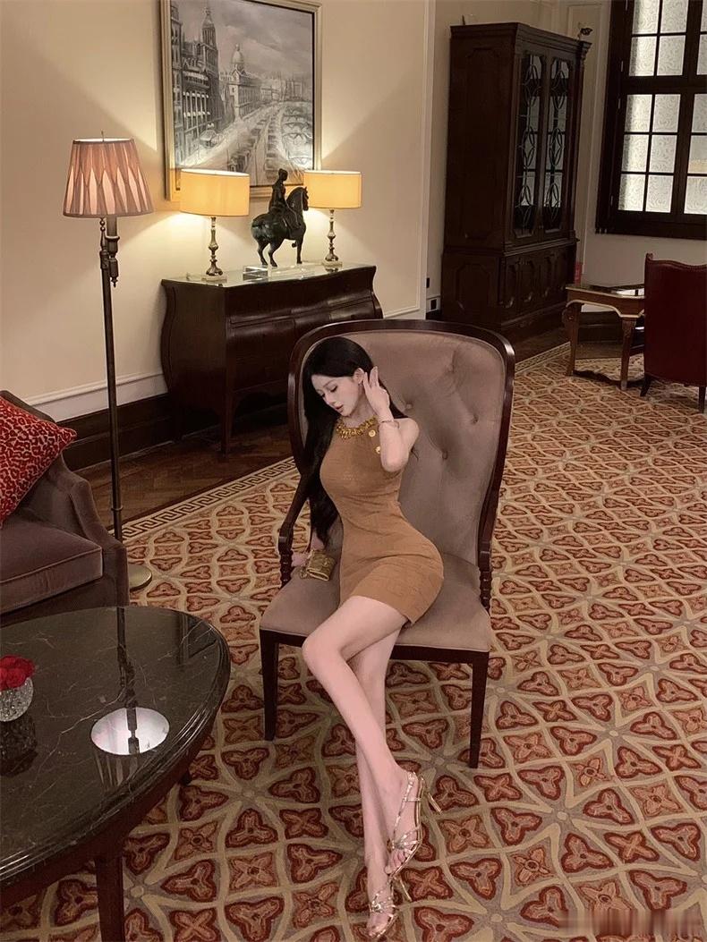 白到发光的高颜值美女，你爱了吗？