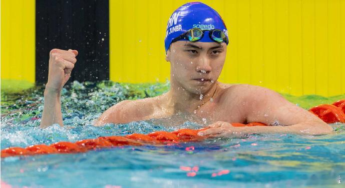 王长浩强势再起陈俊儿徐放连场鏖战全运男100蝶预赛三强争霸格局已显11月15日