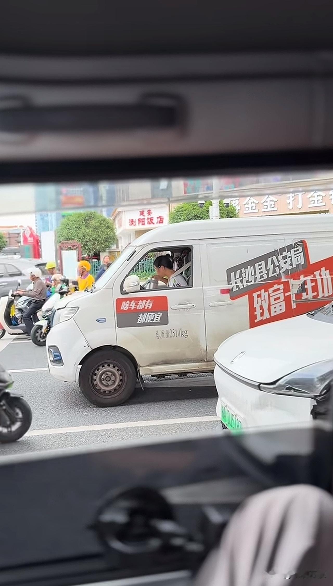 生活真的有这么难嘛