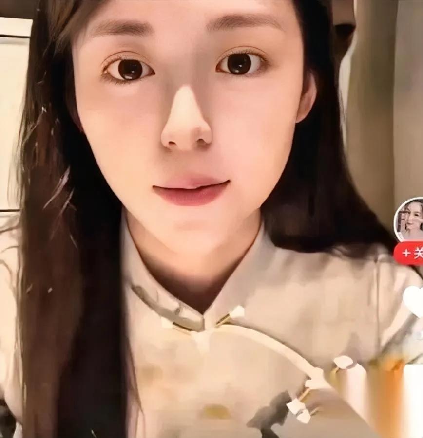 刚刷到个主播，直接给我整傻了。模样清清爽爽的，一张嘴差点把我送走——“连灯牌