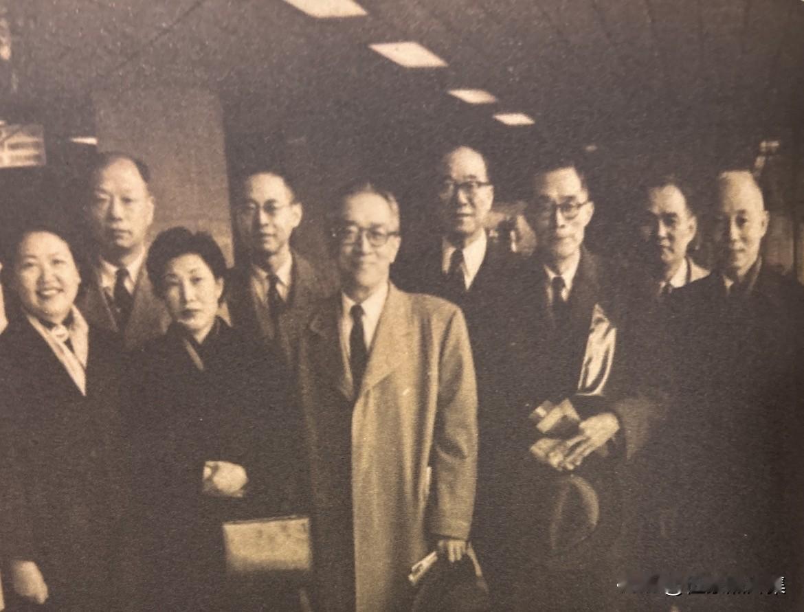 1957年11月，胡适受命“中央研究院”院长，未到任前由史语所所长李济代理院务。