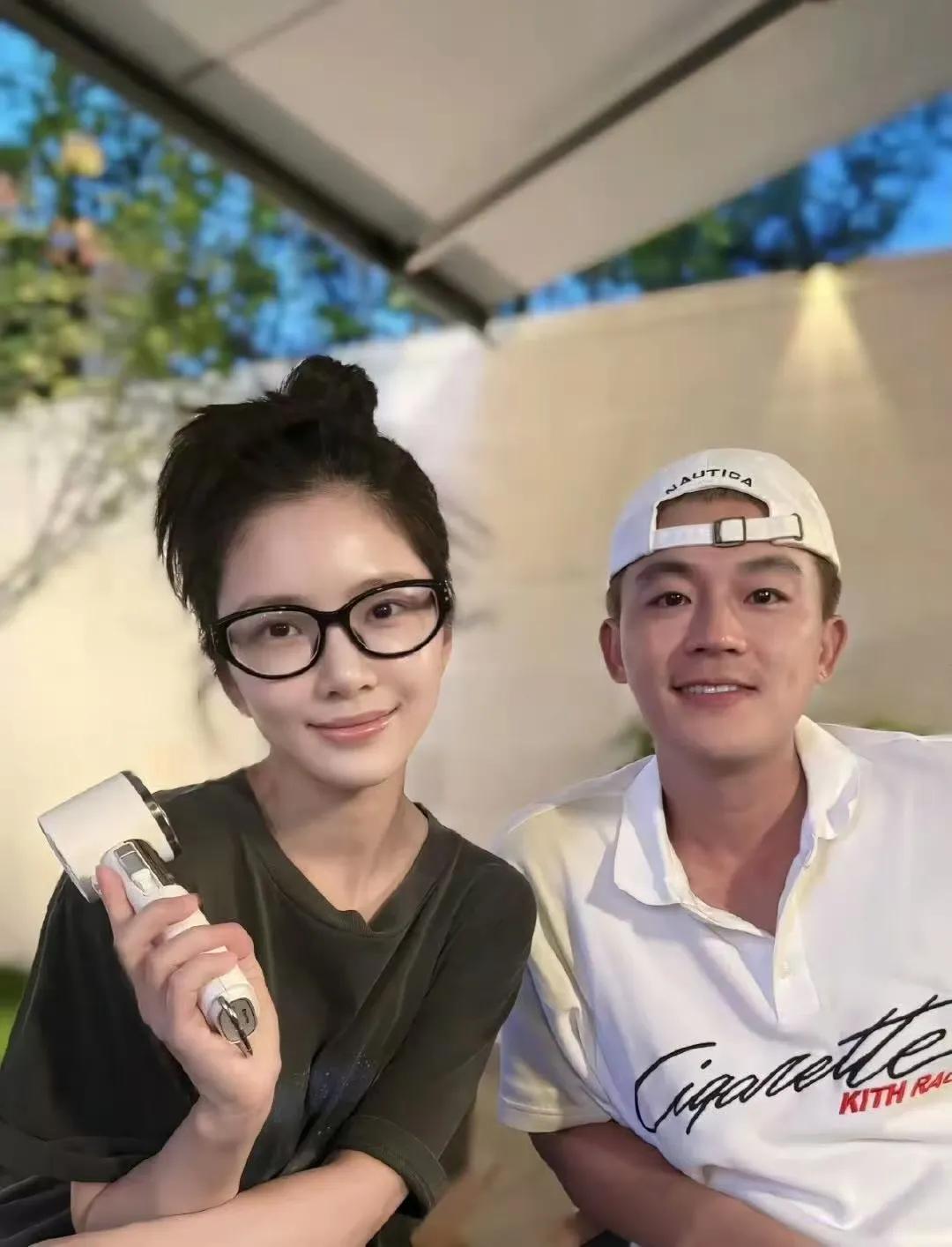 欧豪瘦回来了，中年发福油腻感全消。海清，你的神又回来了[笑着哭]果然想要帅的