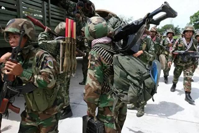 泰国高层称中美在泰柬冲突中“拉偏架”泰柬冲突根据相关信息，有泰国政客认为中国和