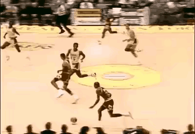 一直没搞明白，这一招如此无解，乔帮主怎么只用过这一次呢？让对手怎么防？没法防。盖