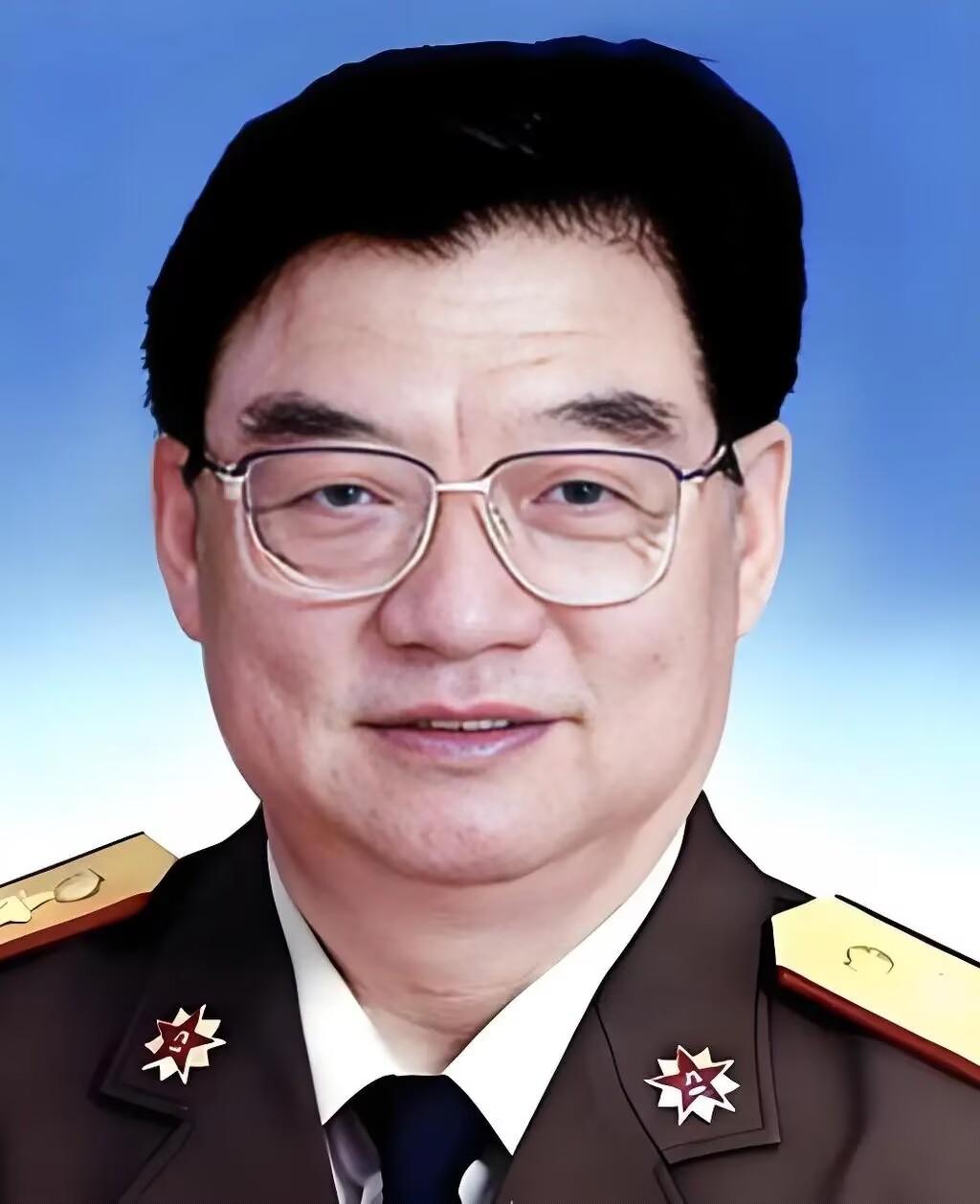 他曾任总后勤部政委，59岁授予中将，65岁升上将，清正廉洁，作风务实，晚年收集整