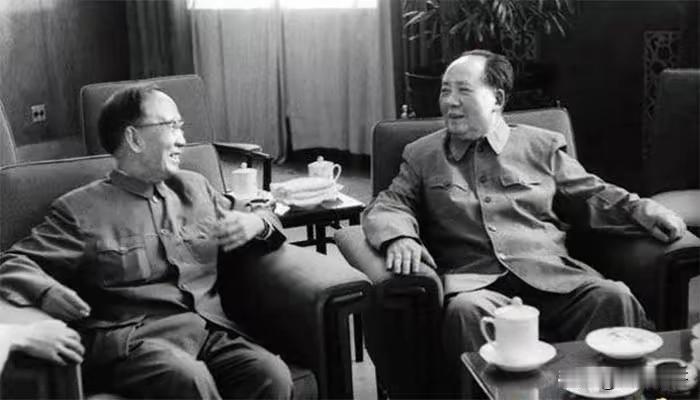 王铎：毛主席和郭老亲切交谈