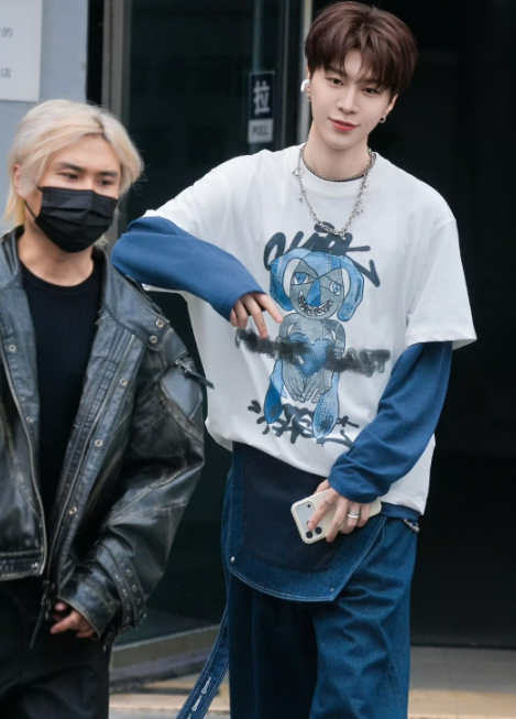 范丞丞吃减肥餐第10天不得不说人瘦下来是真好看，少年感拉满了！看来没有一口减