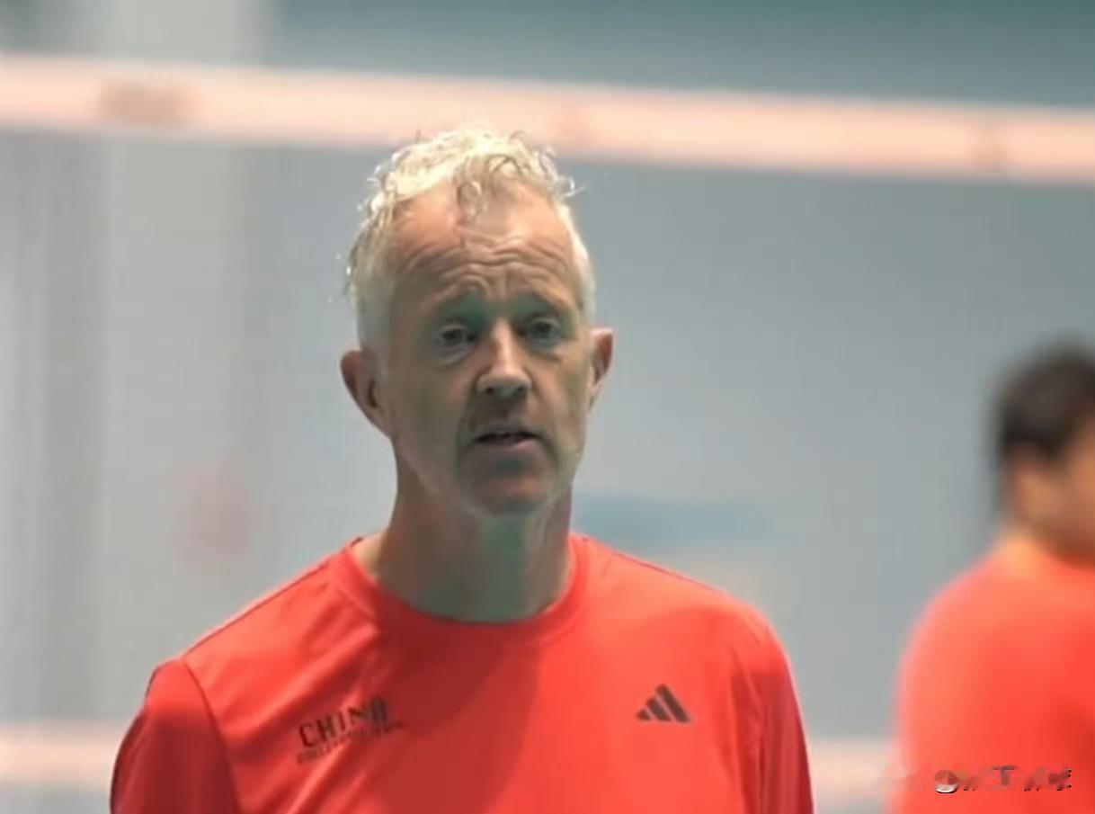 好久没有中国男排国家队主教练海宁的消息了，没想到看到他消息，竟然是库泽博鲁正在“