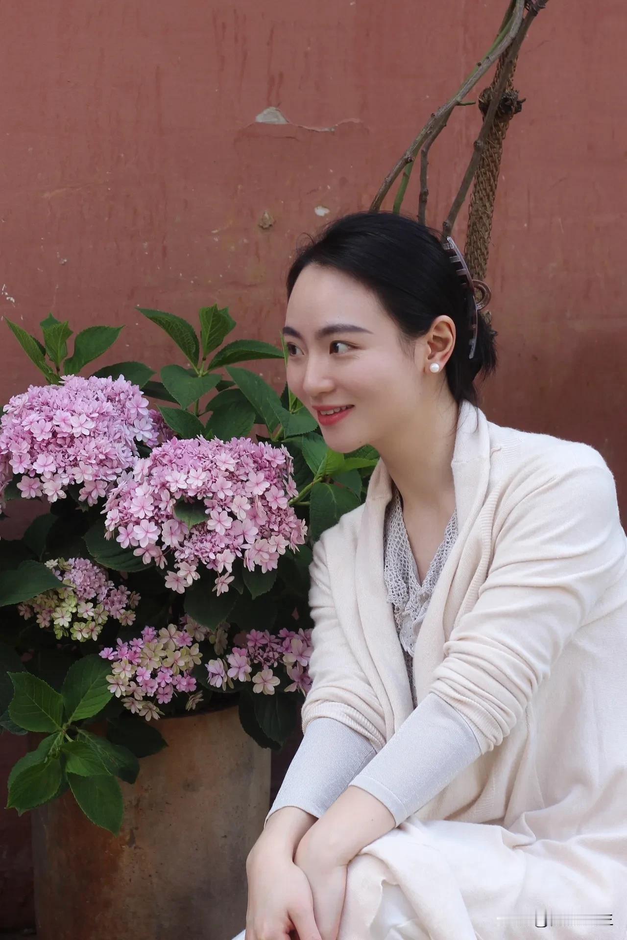 山河远阔，人间烟火愿，一直，明媚如花