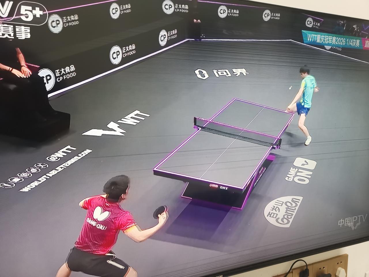 今天重冠军赛又出笑话了温瑞博pk邱党又打出了一个小插曲第4局邱党6：4领先