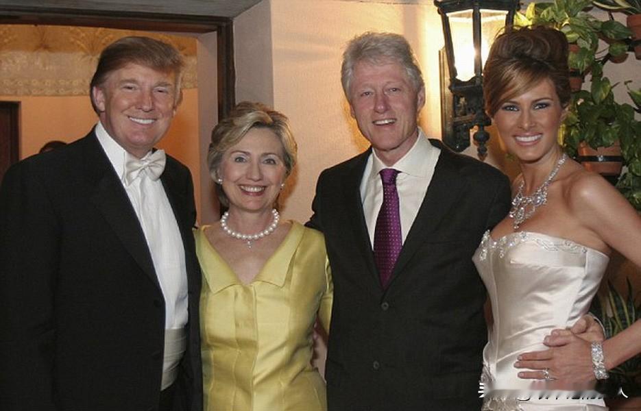 据悉，因为爱泼斯坦案，特靠谱和克林顿互相“咬”[捂脸哭]的不轻啊！要知道，以前两