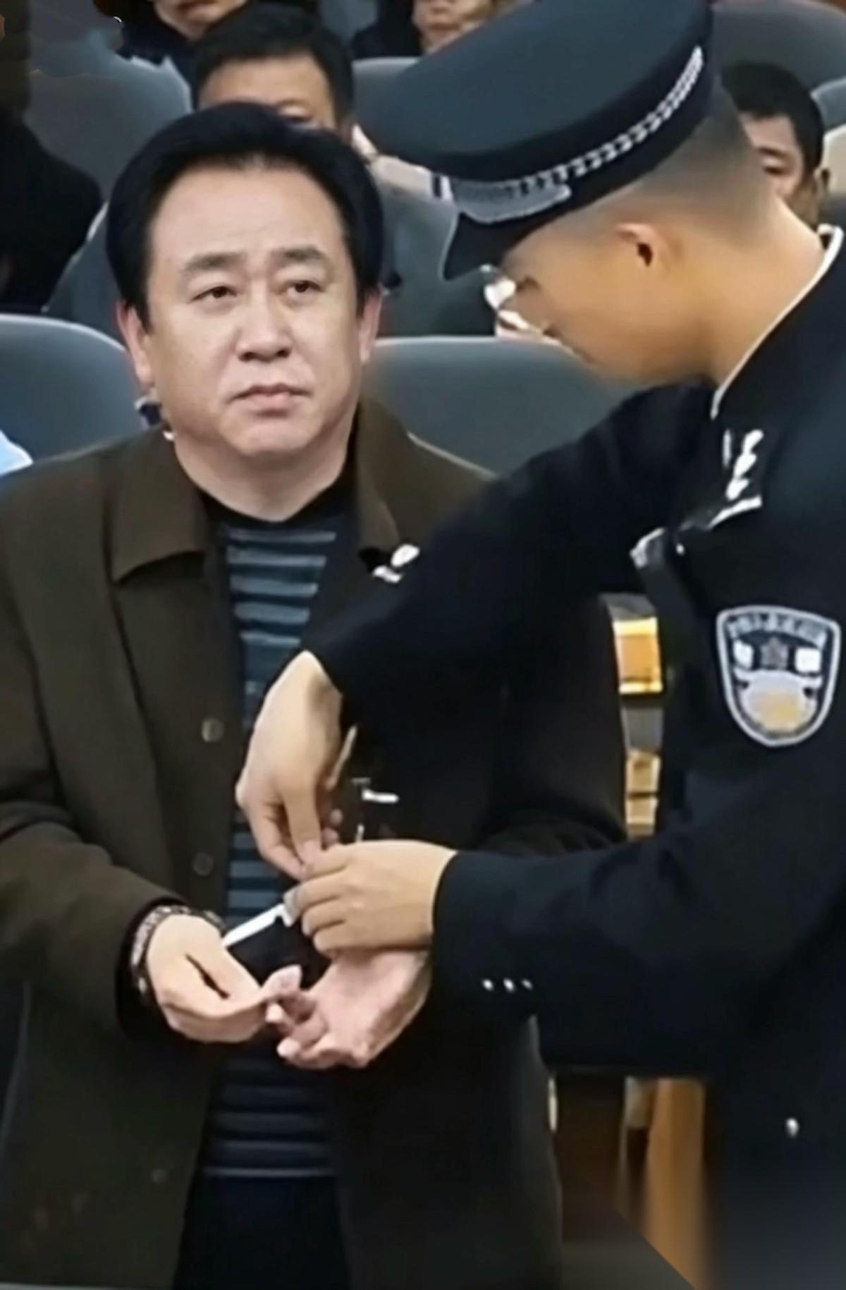 “许家印被抓、怎么判，跟我有什么关系？”总有人问出这样的问题，能问出这样的问题，