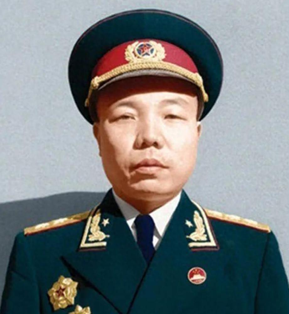 1985年萧华上将病重弥留，临终前喊来大女婿，希望把一些重要事情交代给他196