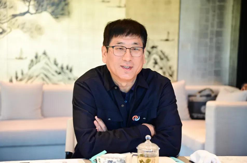 曹杰, 培植个人势力, 违规为亲属谋求特殊待遇