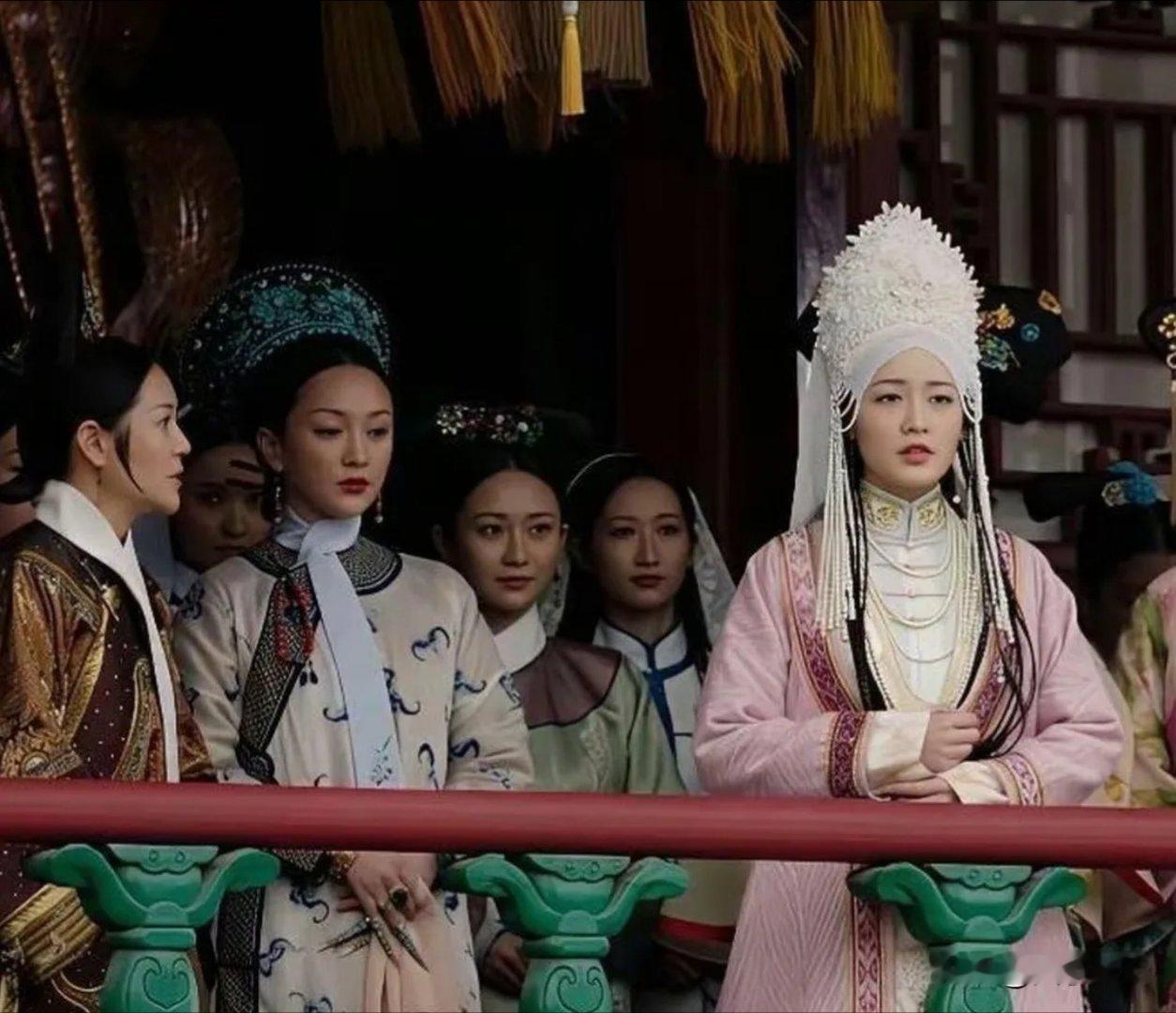 周迅这嫉妒的小眼神都快溢出屏幕了，虽然是演戏，但也太真实了…