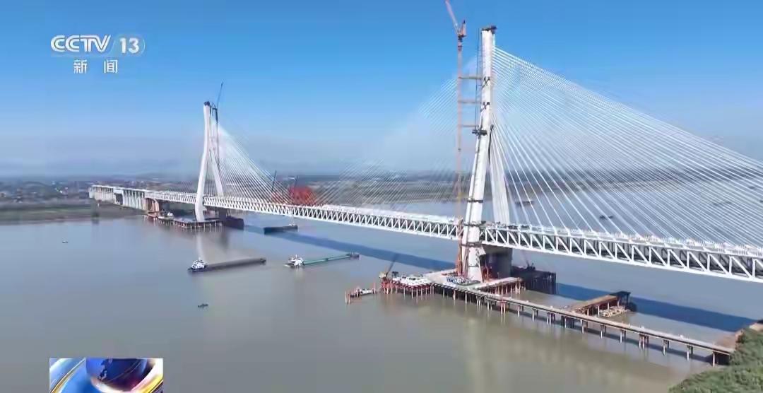 一天两座大桥合龙，这事可能只在我国才会出现！但其实在这两座桥梁之外，我国企业承建