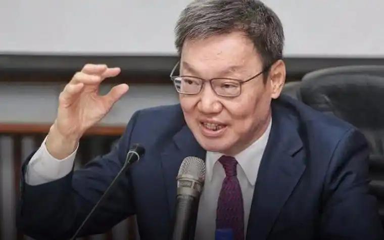 9月17日台北一场论坛，一个人站起来说了几句大实话，台下绿营脸都绿了。他叫