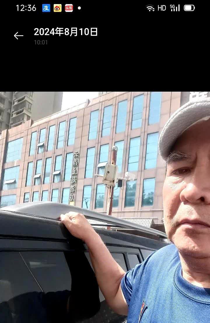 我这台08款的雷克萨斯570到今年17年了，当年赶时髦也挂过几年军牌，耀武扬威的