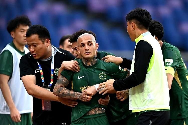 这“薅头发”事件，真是让人五味杂陈啊。李镇全没被罚，算是意料之中又有点意外。