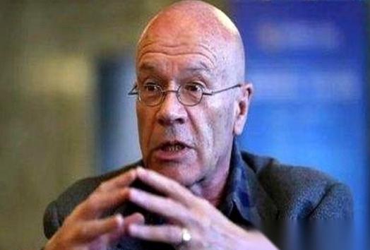 笑死，一个英国老头一句话把美国干沉默了。他说，一个靠战争发家、才风光了一百来年的