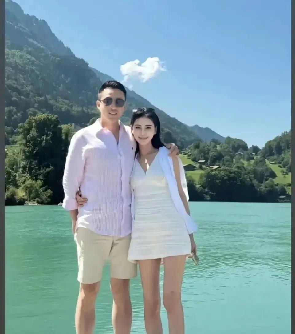 马筱梅现在算是完全融入了北京有钱人的生活了。参加品牌发布会、前排看秀、出席宴会