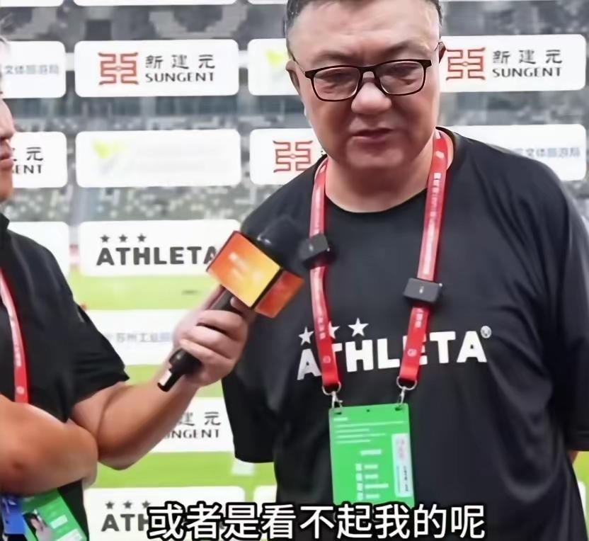 董路接受采访的时候透露了自己的心态当记者问他，面对诋毁你的人，你怎么看待