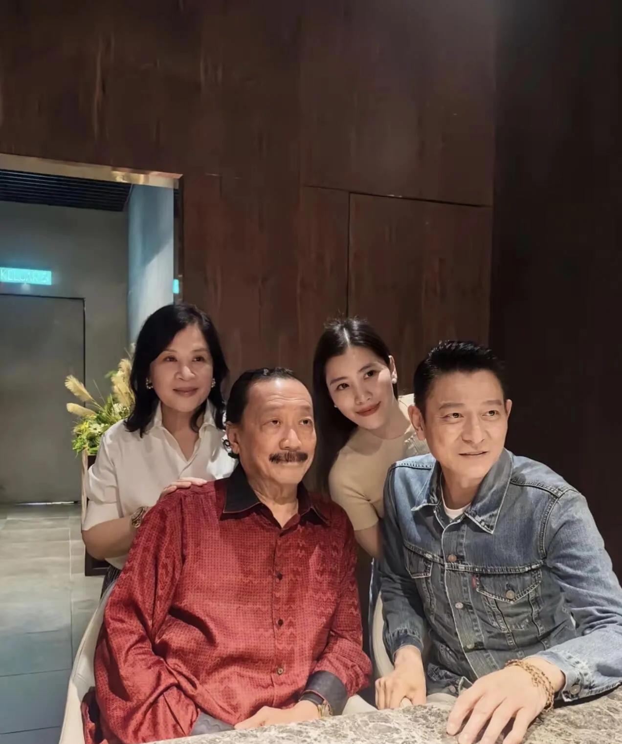 刘德华，不查不知道，一查吓一跳！原来他这么成功，背后一直有默默支持他的老