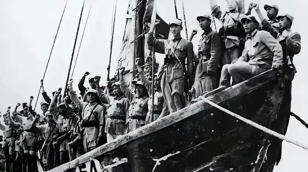 🌛1950年，海南战前百名战士漂泊至越南，韩先楚下令开除军籍，师长徐国夫多