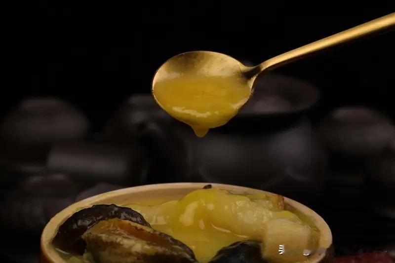 美食，吾爱吃佛跳墙，也喜欢享受北京的烤鸭，还有红烧狮子头，三歺四季！华夏美食！
