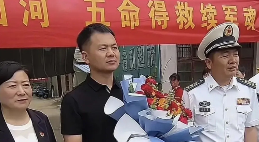 她是谁？就是被我们河南籍的老乡张伟所救的那名女子。有谁知道她的情况吗？截