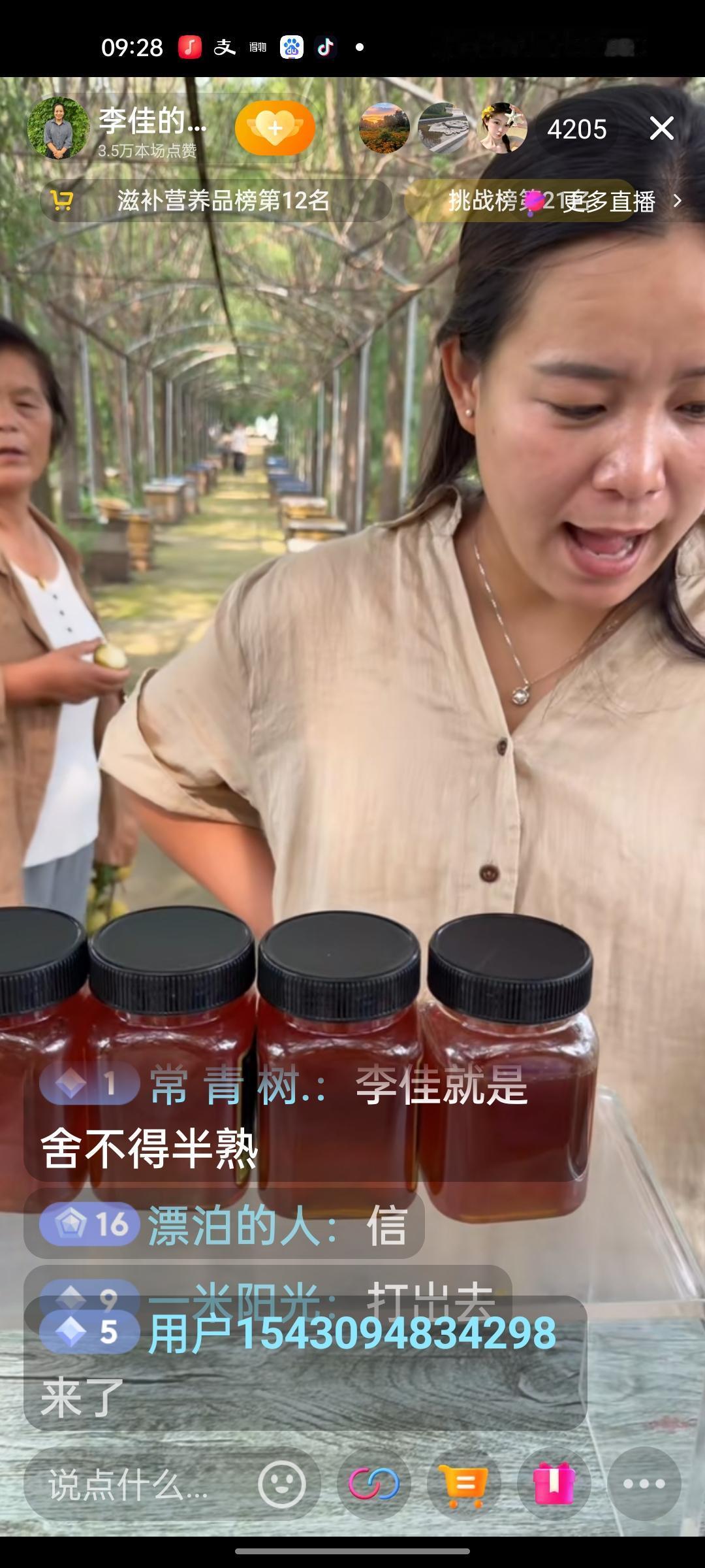 李佳的视频又回到了原点，老壳子仍然是视频和直播间里的重点人物。这段时间恩泽住