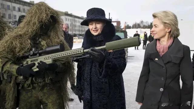 美国靠不住了！欧盟委员会主席冯德莱恩表示，欧洲必须要重新武装起自己！她强调，欧