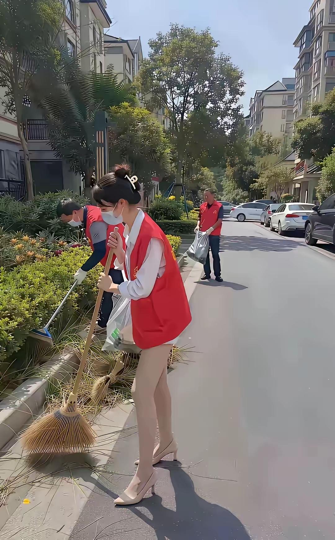 这两个女子是一个人！