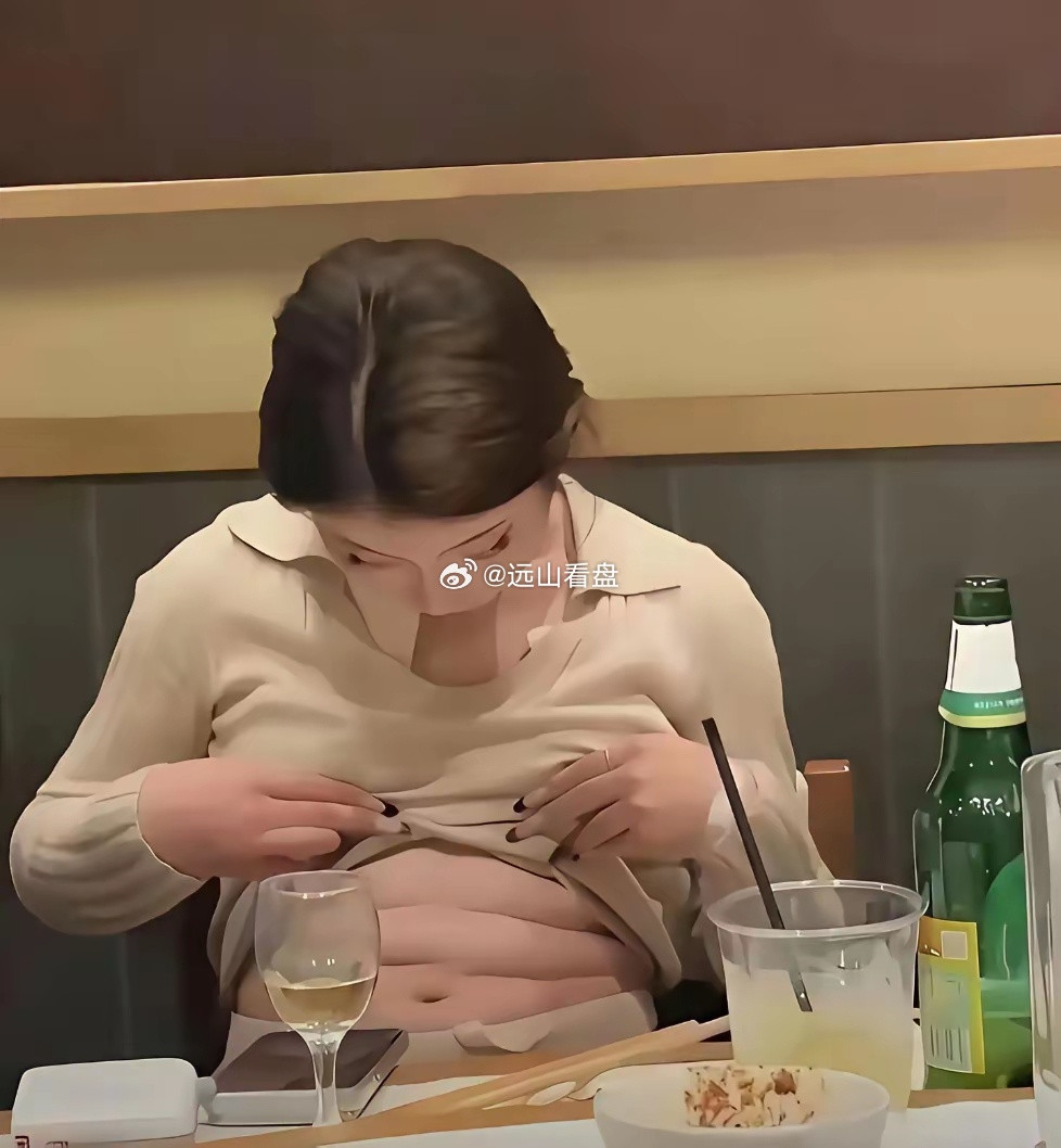 也是有六块腹肌的人了