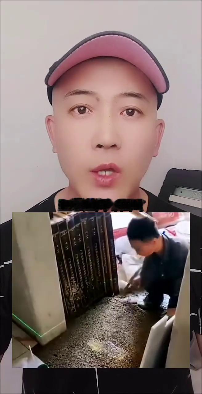 铺砖操作。要不是亲眼所见你都不信，大哥在装修门口地砖时竟偷偷地从兜里掏出一个鸡