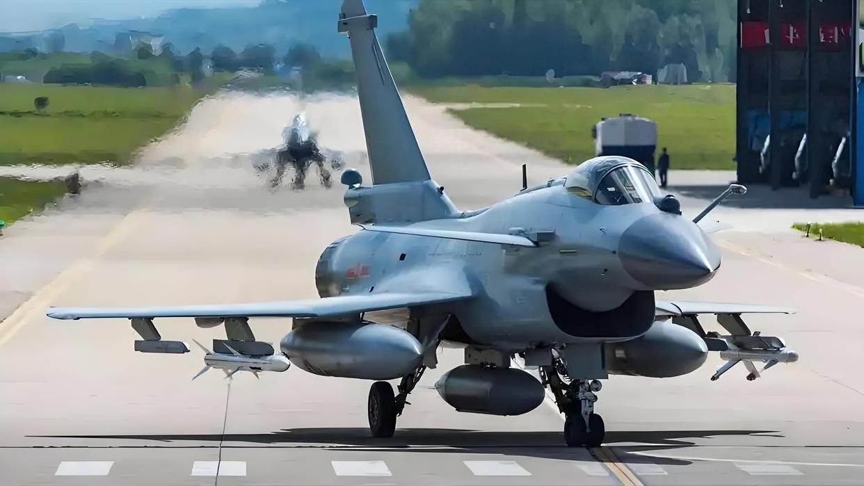 歼-10绝不能卖给伊朗，这不仅是战略问题，更是现实难题。伊朗航空工业薄弱，维